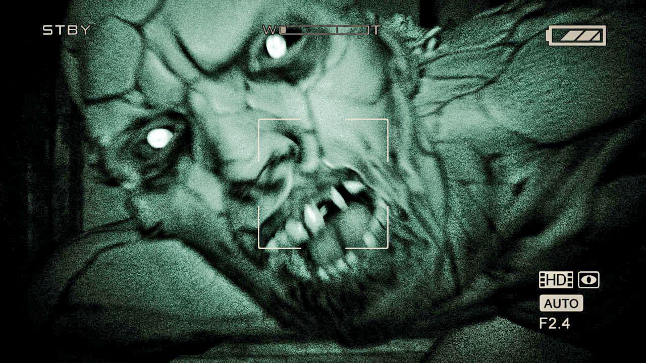 [02/12/2014] Horror-Exkurs: Outlast orientiert sich stilistisch stark an Found-Footage-Streifen wie Rec, The Tunnel oder auch Blair Witch Project. Der Blick durch die Kamera engt das Sichtfeld ein und verstärkt so das Gefühl der Unterlegenheit.