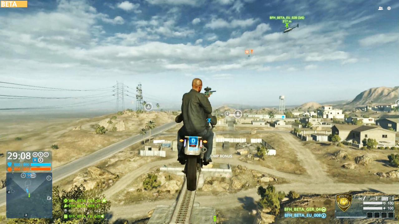 [02/02/2015] Stunt-Fahrer: Das BMX-Bike ist das schnellste Gefährt der Beta. Dust Bowl bietet mit allerlei Rampen und Hügeln reichlich Raum für Experimente.