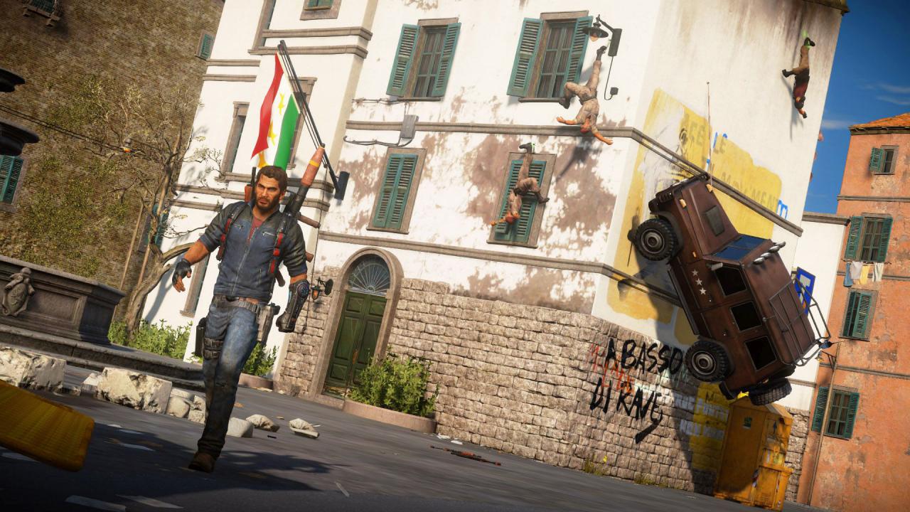 [13/02/2015] Häuserwände mit Autos tapezieren - Die Seile, die Rico Rodriguez in Just Cause 3 mit seiner Armvorrichtung verschießt, sind super-reißfest. Daher ist es für ihn auch kein Problem, tonnenschwere Objekte wie Jeeps an Gebäude zu kleben. Der Haftwirkung seiner Stahlseile ist kein Fahrzeug gewachsen. Wer anschließend umdekorieren will, kann die Auto-Tapete ja stilecht mit einer C4-Ladung wegsprengen!