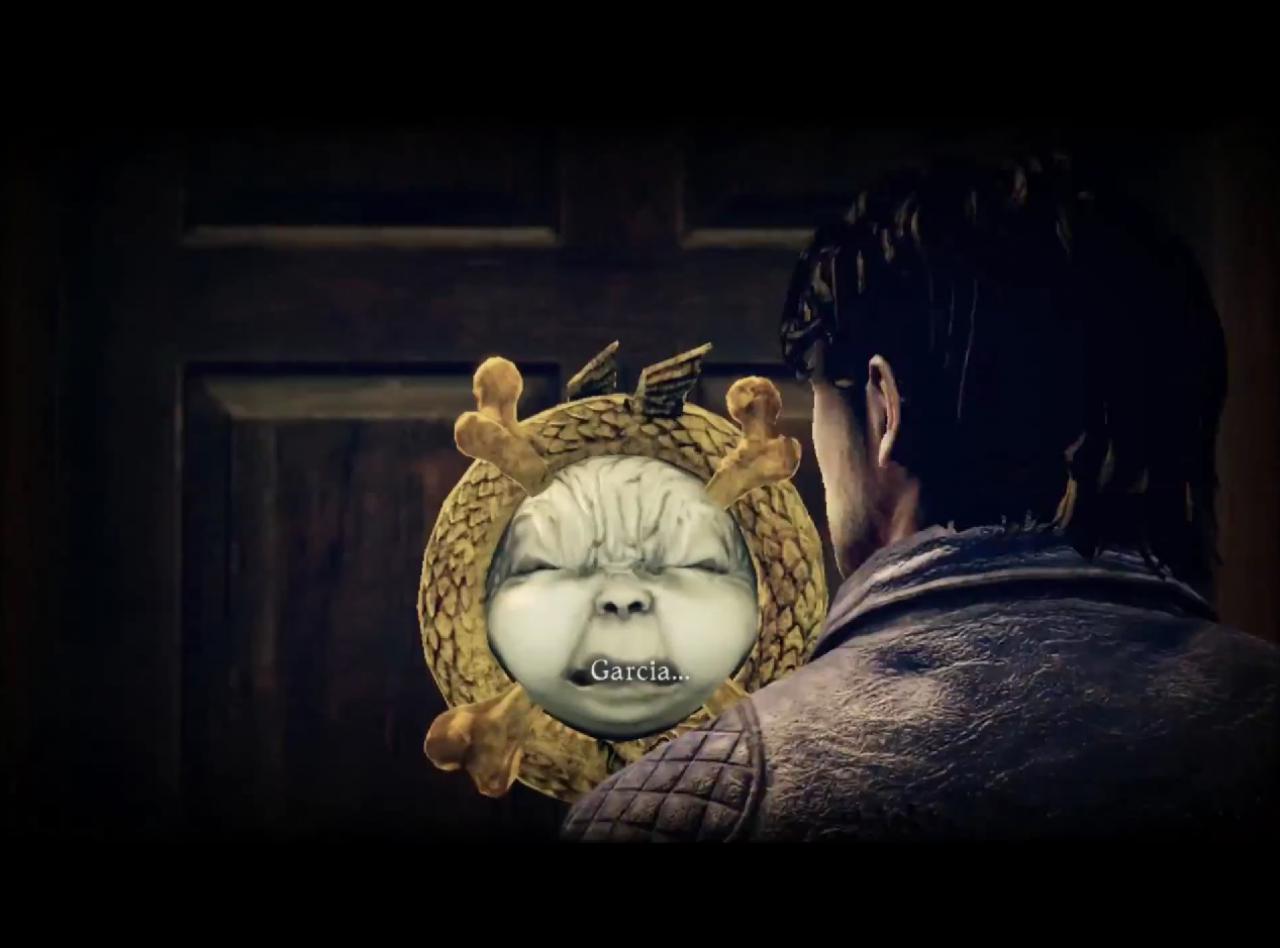 [10/02/2015] Was ist da an der Tür? Das schaut ja aus wie ein - ja, genau, wie ein weinendes Baby! Genauer genommen handelt es sich dabei um ein Baby-Dämonen-Schloss aus Shadows of the Damned. Um die Tür dahinter zu öffnen, muss es mit einer Erdbeere gefüttert werden. Dann hört der Dämonen-Säugling auf zu weinen und ihr könnt die Türe öffnen.