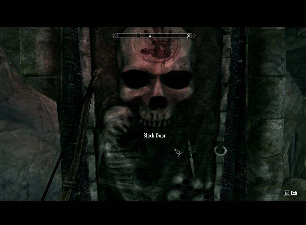 [10/02/2015] Wenn man auf diese Tür trifft, kommt es schon Mal vor, dass man zunächst erschrickt. Doch hinter der gruselig-aussehenden Tür in Skyrim versteckt sich eigentlich nur ein verspielter Totenkopf, der den vorbeiziehenden Reisenden gerne Rätsel stellt.
