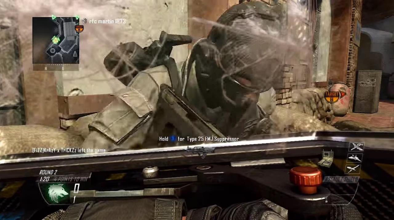[27/02/2015] Einige Call of Duty-Spieler haben es sich zur Lebensaufgabe gemacht, vor allem die jungen Mitspieler zu trollen. Bei dem sogenannten Corner-Prank wartet der Trollende darauf, dass ein Verbündeter sich in irgendeine Ecke auf der Map begibt. Dann zückt er sein Riot-Shield und stellt sich direkt vor das Opfer. Der Spieler ist nun in der Ecke gefangen, bis der Troll sich gnädig erweist oder vom anderen Team gefraggt wird. Dieser Streich hat schon für einige lustige Youtube-Videos gesorgt.