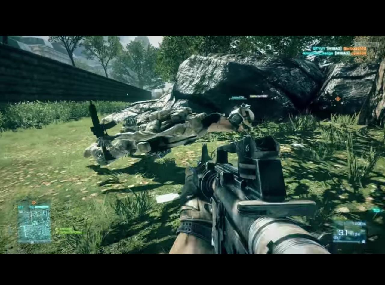 [27/03/2015] Battlefield 3 (Beta). Was zum Henker? Irgendwas stimmt mit diesem Soldaten nicht. So ganz natürlich sieht seine Haltung auf jeden Fall nicht aus. Der Schnecken-Mann, der Schnecken-Mann, tut das, was nur ein Schnecken-Mann kann!