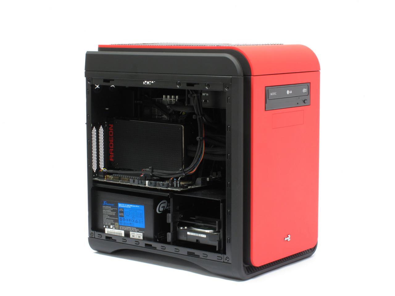 [24/06/2015] AMD R9 Fury X: dank kompakter Maße auch für kleine Gehäuse passend.