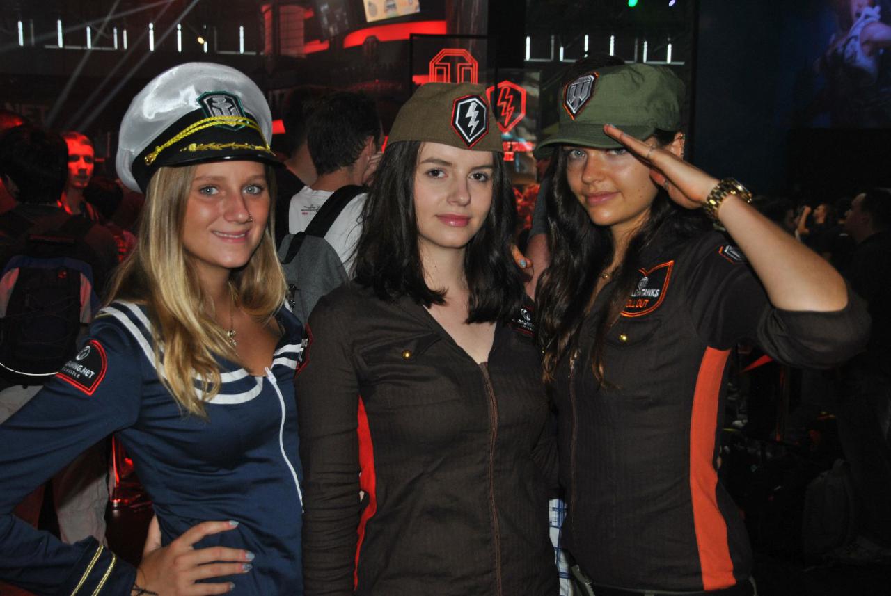 [06/08/2015] Gamescom 2015 - Babes, Messestände, Warteschlangen - Fotos von Tag 2 (4)