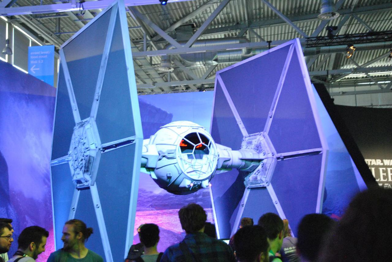 [06/08/2015] Gamescom 2015 - Babes, Messestände, Warteschlangen - Fotos von Tag 2 (6)