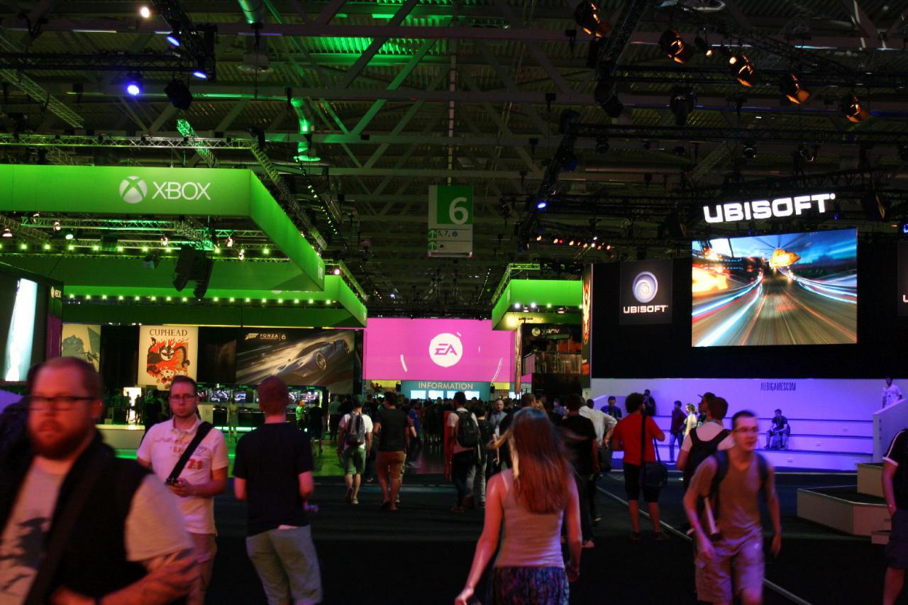 [06/08/2015] Gamescom 2015 - Weitere Bilder zeigen euch die Messestände samt Warteschlangen. (10)