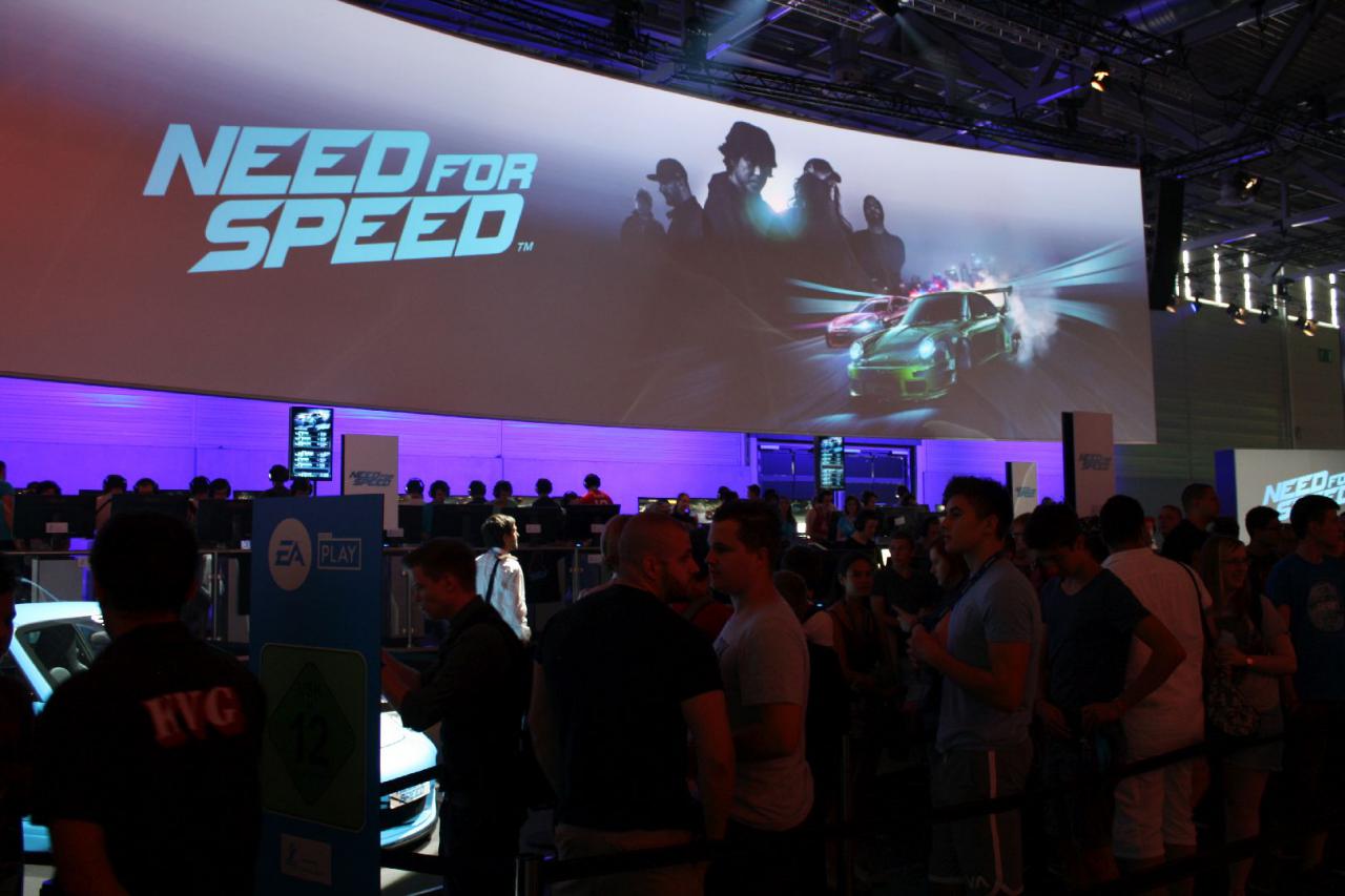 [06/08/2015] Gamescom 2015 - Weitere Bilder zeigen euch die Messestände samt Warteschlangen. (11)