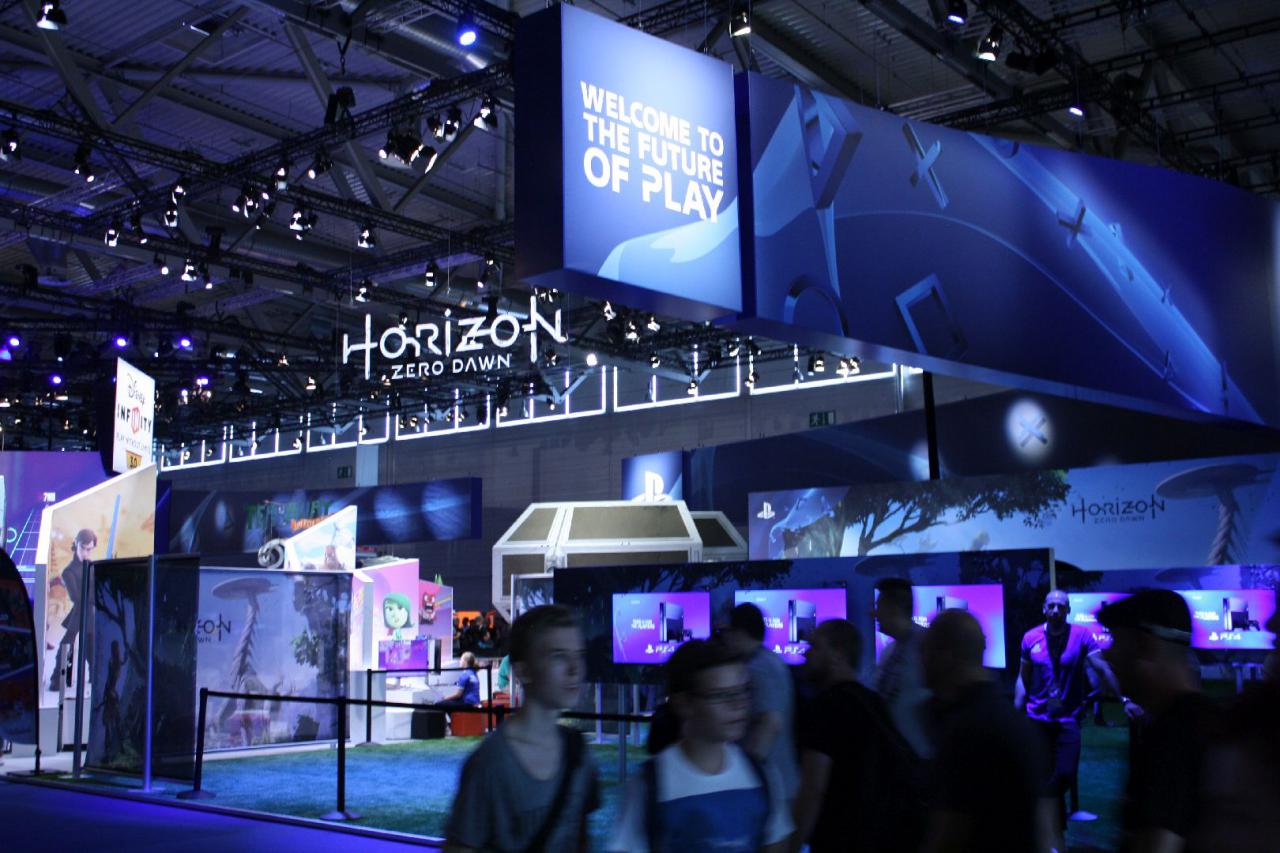 [06/08/2015] Gamescom 2015 - Weitere Bilder zeigen euch die Messestände samt Warteschlangen. (17)