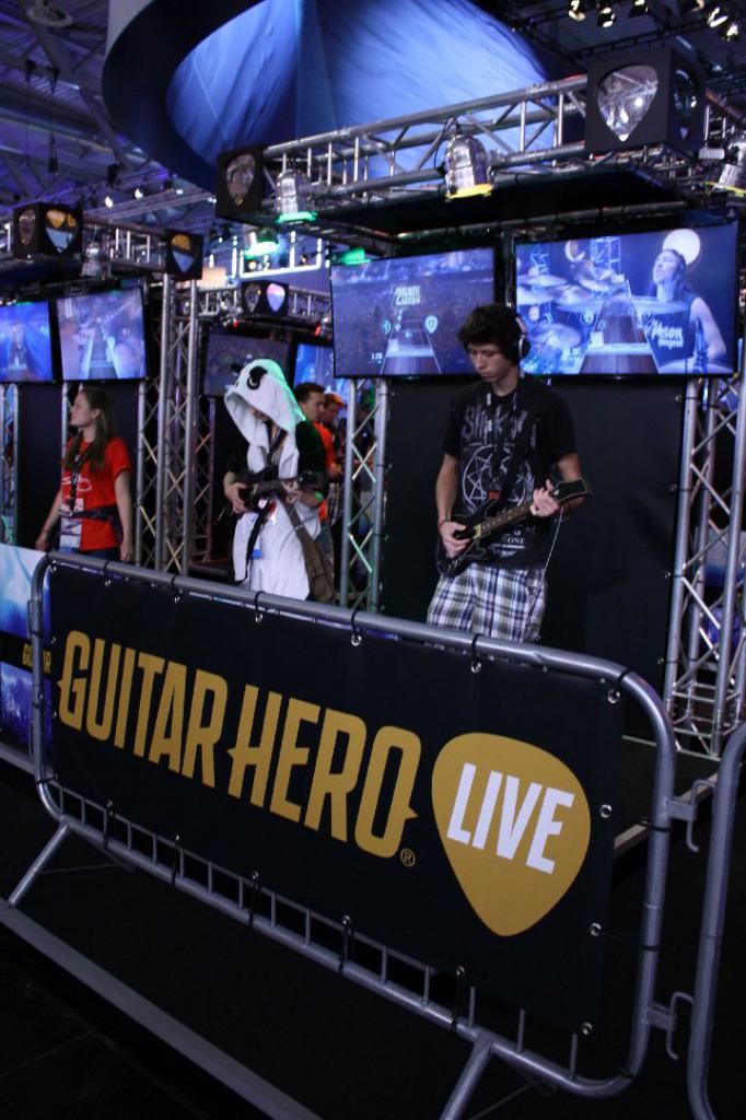 [06/08/2015] Gamescom 2015 - Weitere Bilder zeigen euch die Messestände samt Warteschlangen. (23)