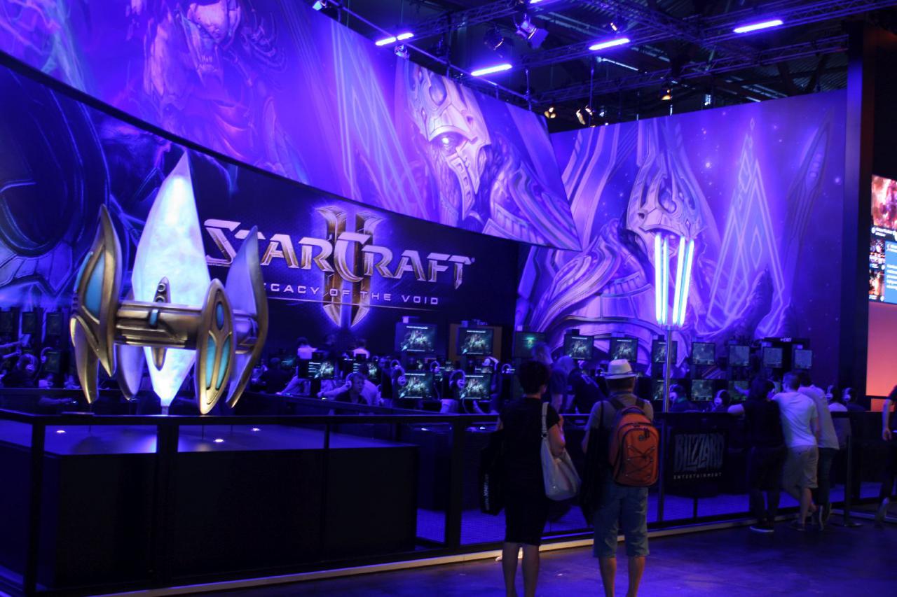 [06/08/2015] Gamescom 2015 - Weitere Bilder zeigen euch die Messestände samt Warteschlangen. (29)