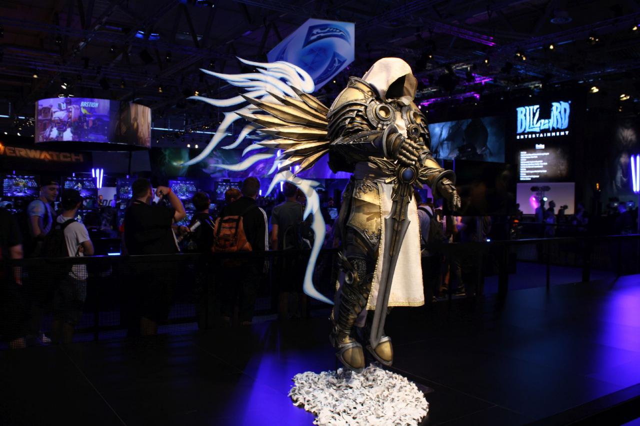 [06/08/2015] Gamescom 2015 - Weitere Bilder zeigen euch die Messestände samt Warteschlangen. (34)