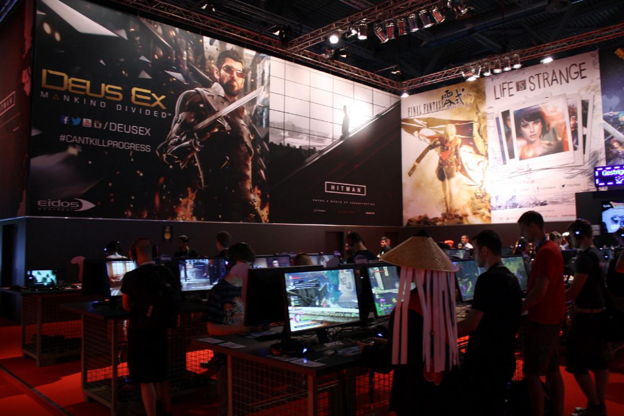 [06/08/2015] Gamescom 2015 - Weitere Bilder zeigen euch die Messestände samt Warteschlangen. (5)
