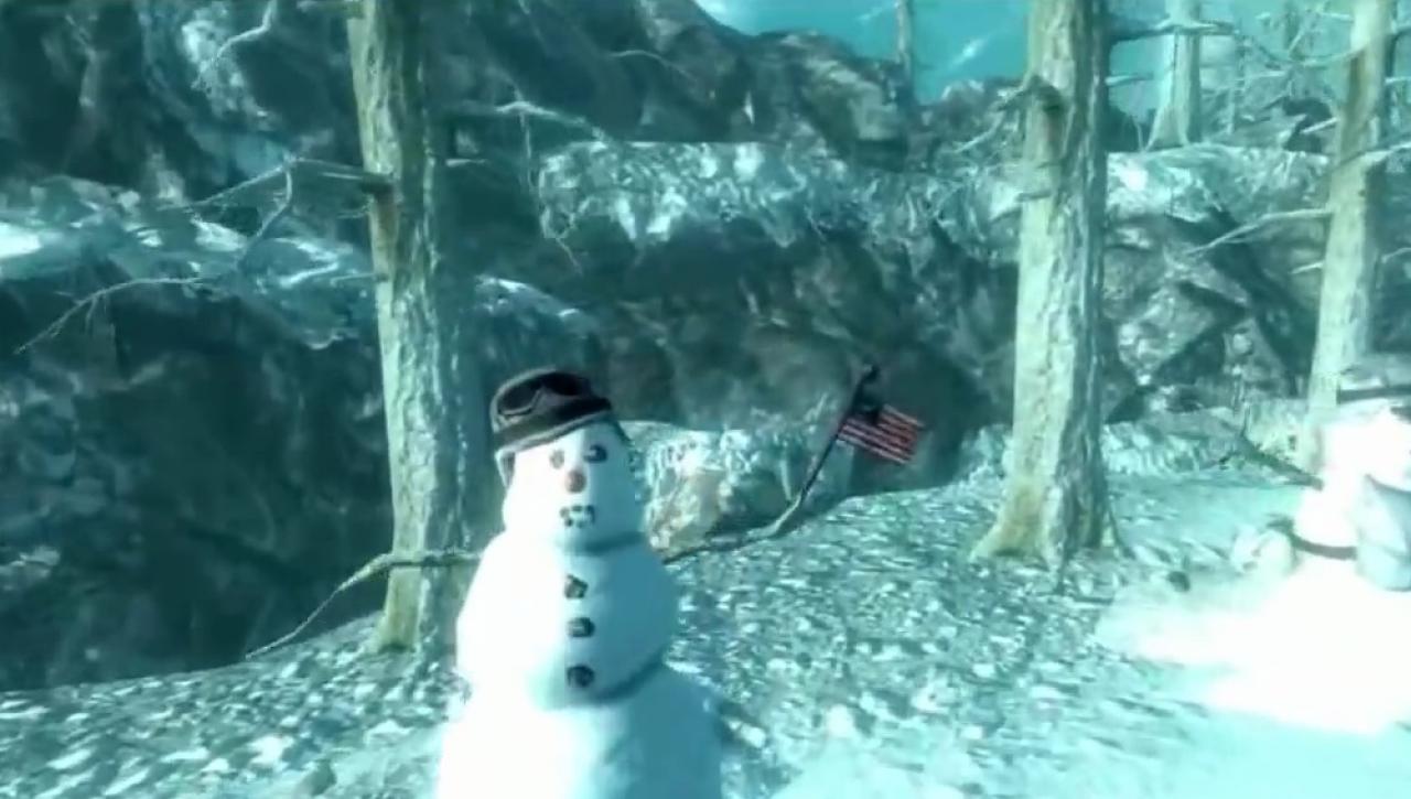 [05/11/2015] Die Schneesoldaten vom Fallout 3-Add-On Operation Anchorage befinden sich im Chinese Forward Camp Delta. Einer der Schneemänner hat seinen Kopf verloren, ein anderer hält eine amerikanische Flagge hoch.