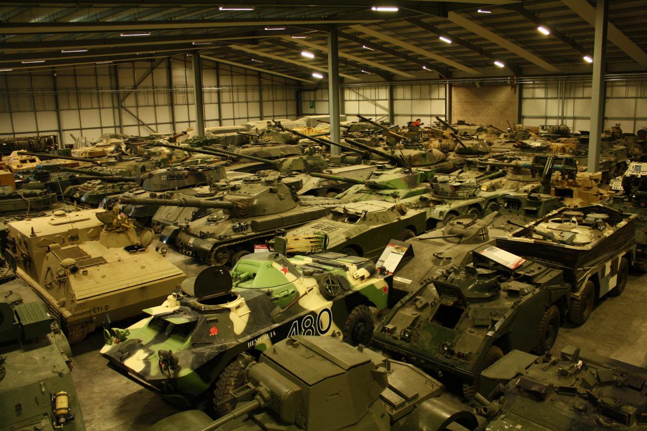 [25/02/2016] Tank Museum Bovington: Im Conservation Centre stehen noch zig Panzermodelle, für die aktuell in den Ausstellungshallen kein Platz zur Verfügung steht.