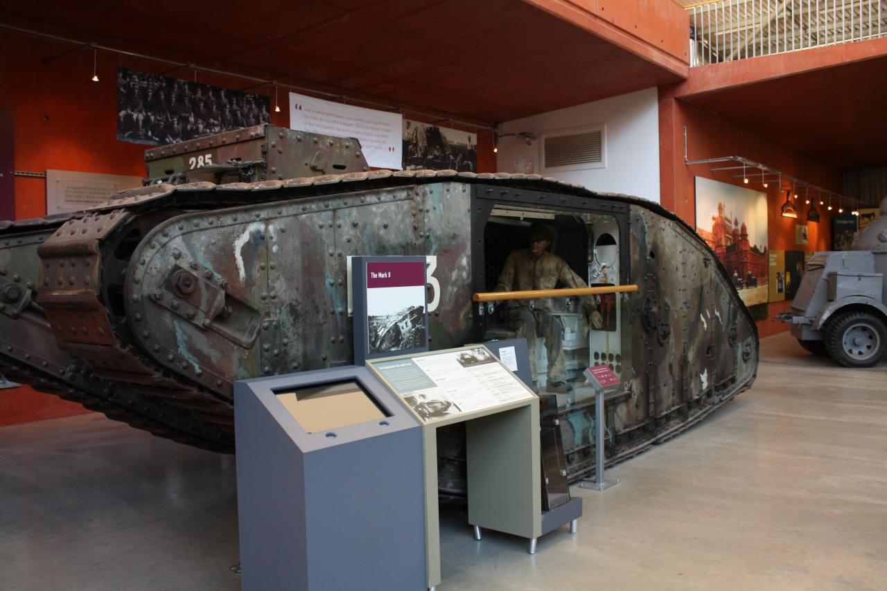 [25/02/2016] Tank Museum Bovington: In den ersten Panzerfahrzeugen, wie hier in einem Mark II waren die Zustände für die Besatzung katastrophal: Sie mussten permantente Abgasausdünstungen und Temperaturen bis zu 55°Celsius im Innenraum aushalten.