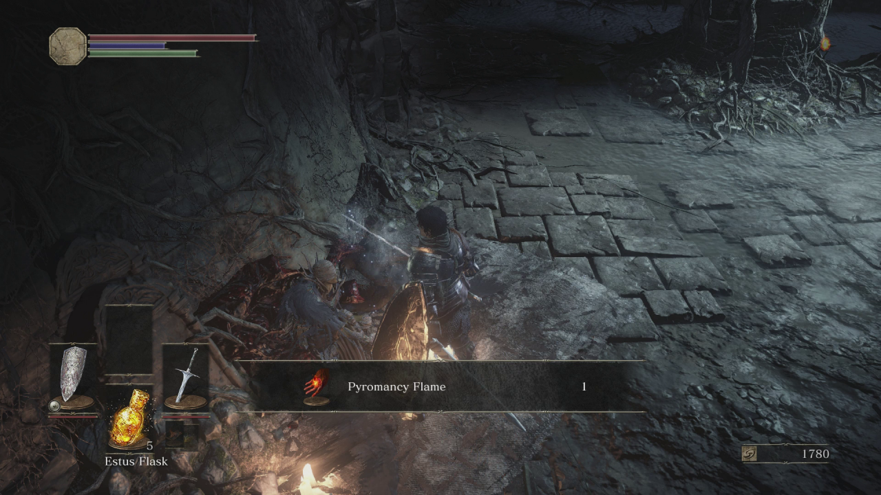 [29/02/2016] Der Firelink Shrine ist mit vielen dunklen Ecken versehen, in den sich später zwielichtige oder hilfreiche Individuen aufhalten.