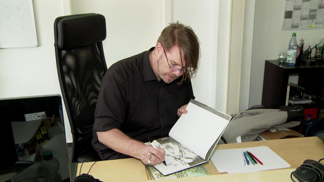Die Zwerge-Autor Markus Heitz war bei der Sneak Peek zugegen und signierte für unsere fünf Teilnehmer druckfrische Ausgaben des zweiten Comic-Bandes.