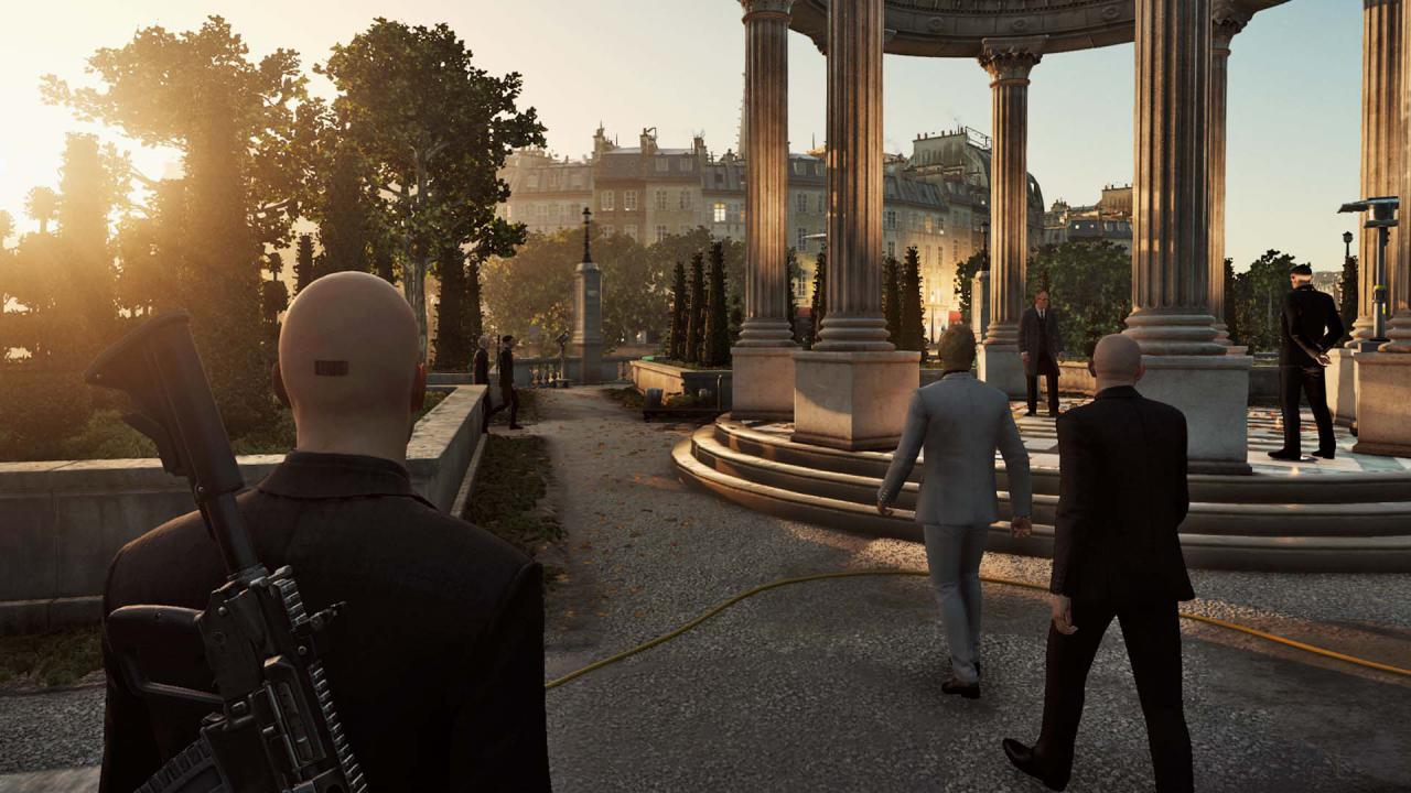 [07/04/2016] Offensichtlich: Je nach Outfit reagieren NPCs unterschiedlich auf einen bewaffneten Agenten. Wer eine zivile Verkleidung trägt, sollte Waffen versteckt bei sich tragen. (PC)