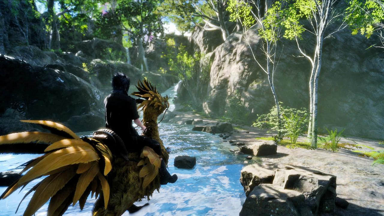 [23/05/2016] Fan-Service: Die serientypischen Nebenbeschäftigungen sind auch in Final Fantasy 15 dabei - unter anderem das beliebte Reiten auf Chocobo-Federvieh. (PS4)