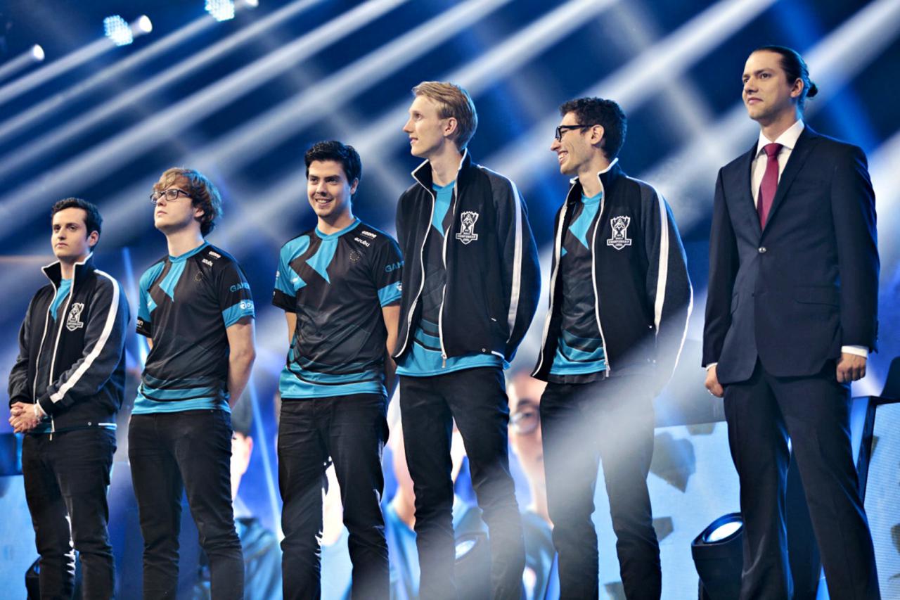[20/07/2016] Die LoL-Weltmeisterschaft ist eine Riesenshow: Jeder Spieler wird namentlich aufgerufen und darf für eine Minute Rampenlicht und Applaus genießen.