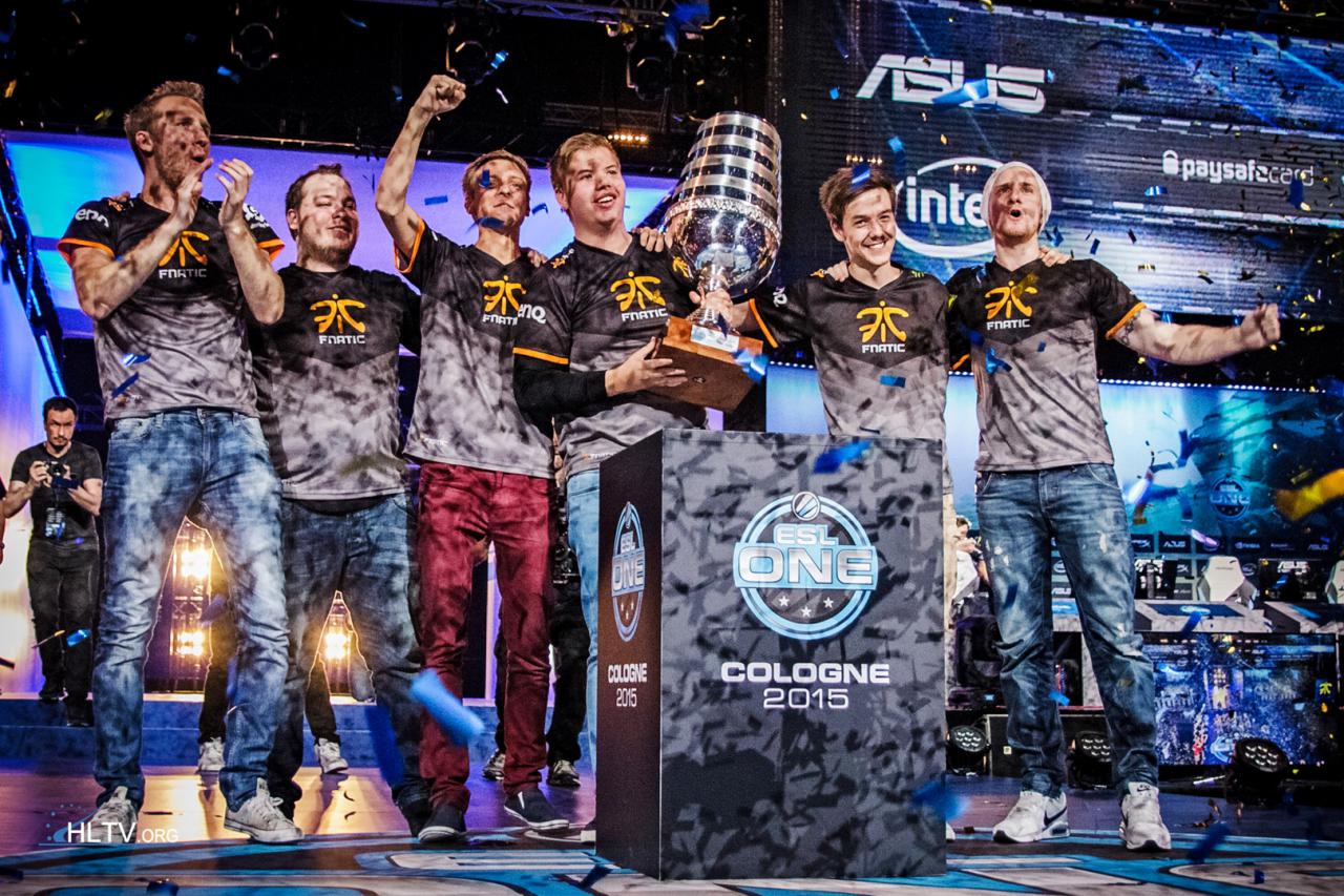 [21/07/2016] So sehen Sieger aus: Die Counter-Strike-Profis von Fnatic feiern ihren Triumph bei der ESL One 2015 in Köln.