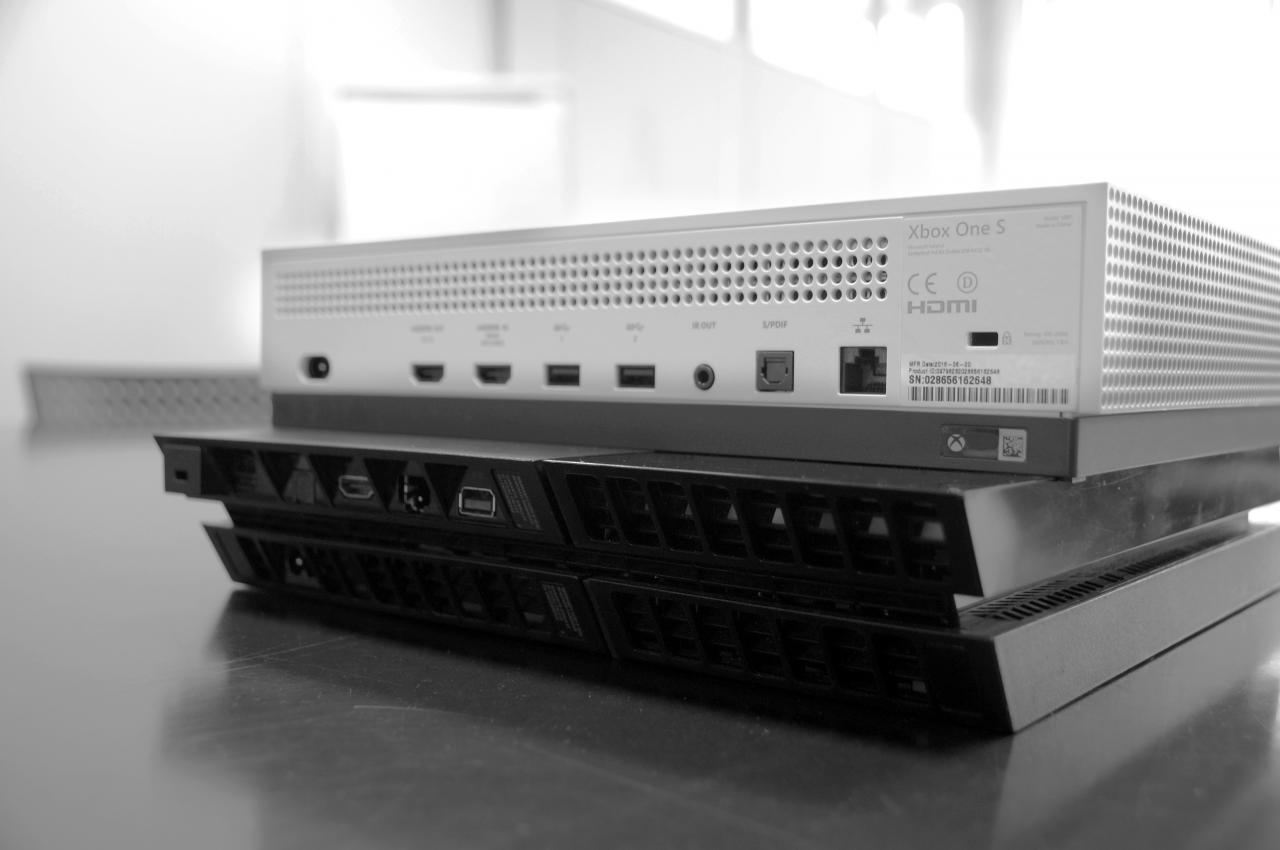 [02/08/2016] Xbox One S vs. PS4 im Bildervergleich. (4)