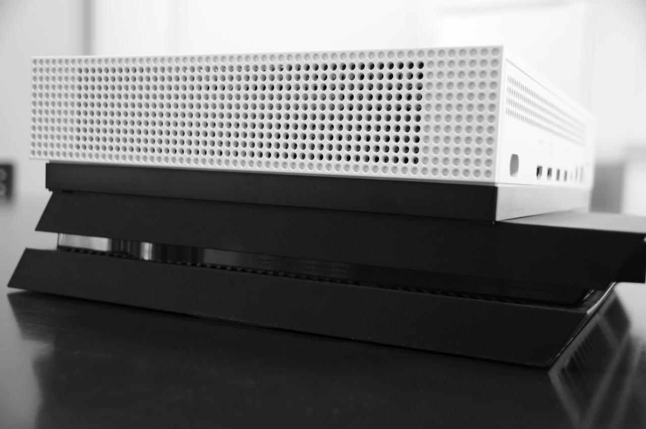 [02/08/2016] Xbox One S vs. PS4 im Bildervergleich. (6)