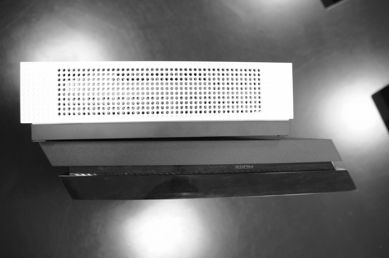 [02/08/2016] Xbox One S vs. PS4 im Bildervergleich. (9)
