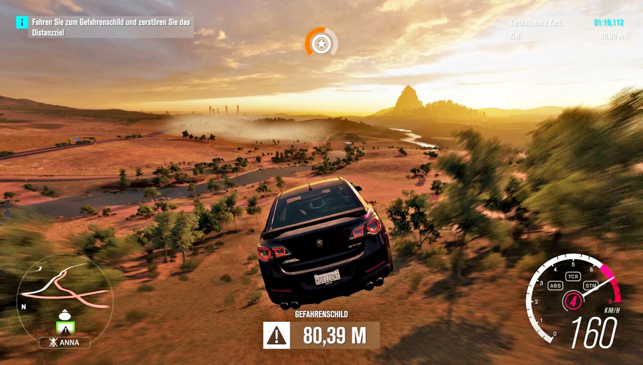 [11/11/2016] Panorama: Bei den Gefahrenschilder-Sprüngen lässt sich die Aussicht auf das australische Outback genießen. (Xbox One)