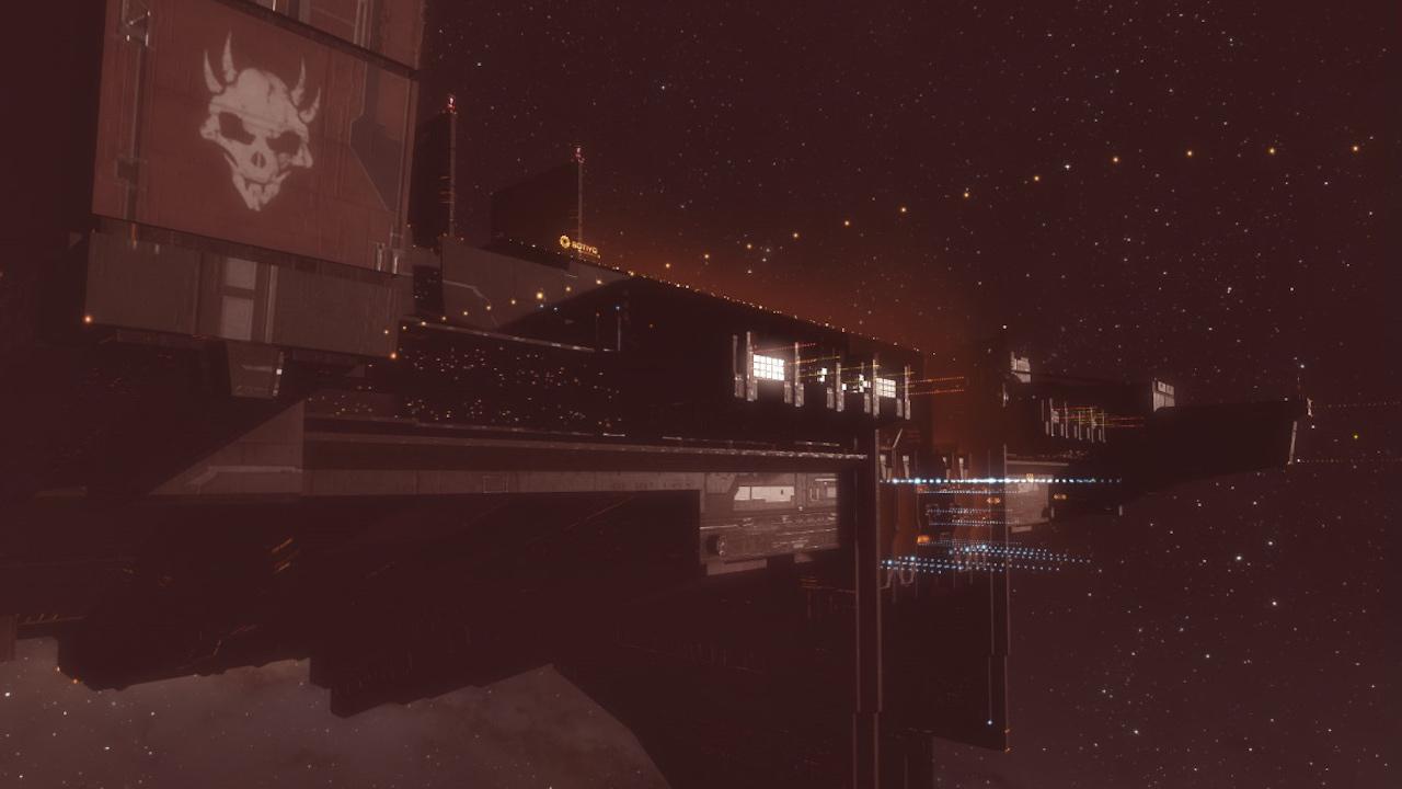 [11/04/2017] Die ab Mai erhältlichen Bloodraider Shipyards sind schwer zu finden und bestens von äußerst aggressiven KI-Einheiten geschützt. Lohn der Mühe? Unter anderem Baupläne für die mächtigen Molok-Schiffe.