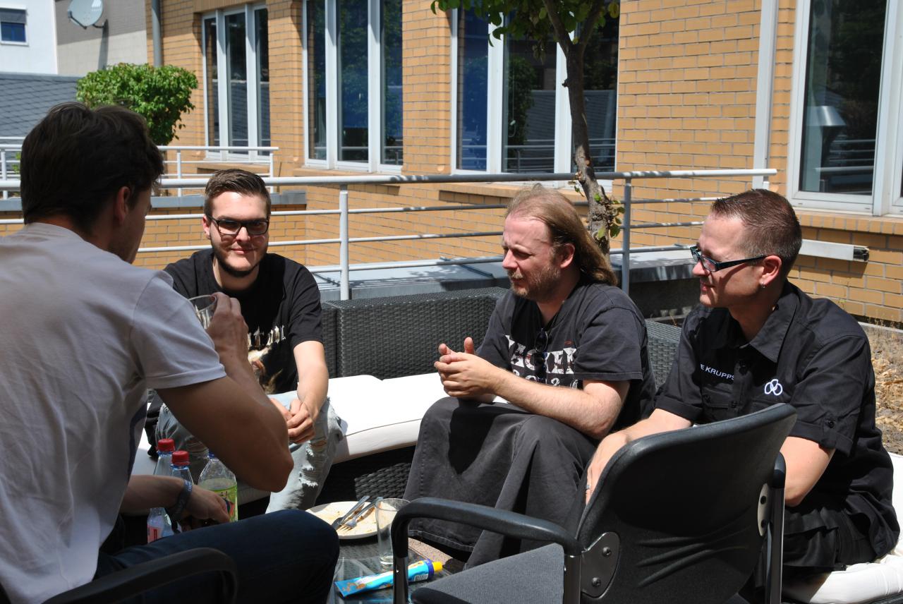 [21/07/2017] Zwischendurch gab es auch was leckeres zu essen. In der Pause konnten sich unsere fünf RTS-Experten fachsimpeln.