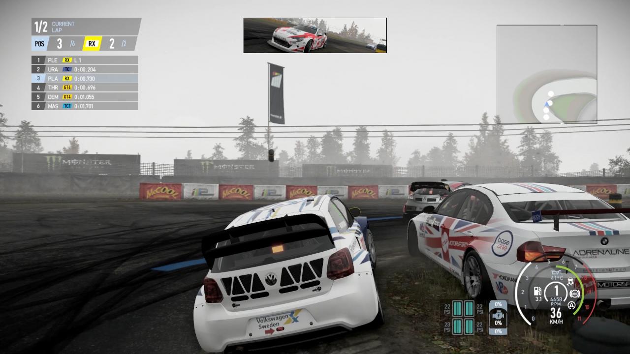 [10/08/2017] Mit dem Polo RX über die Wildcrest Rallycross-Strecke: Gerade zum Start kämpfen die Computer-Piloten mit harten Bandagen um ihre Position. Kratzer sind noch das kleinste Übel.