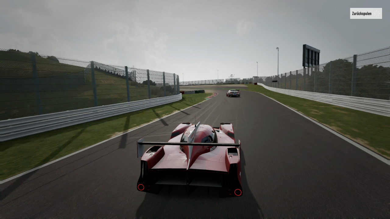 [05/10/2017] Der Nissan GT-R LM Nismo ist ein Biest von einem Rennfahrzeug und ohne Fahrhilfen kaum zu kontrollieren.