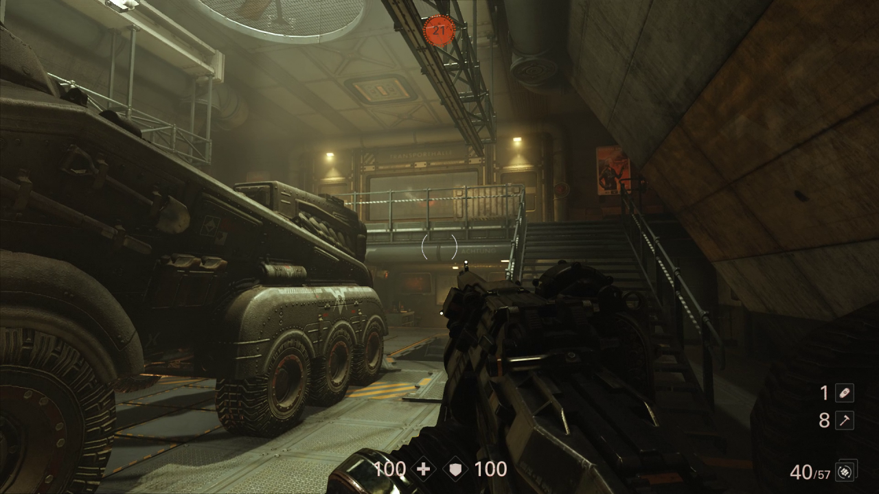 Im Venus-Level Transporthalle findet ihr hinter diesem Radpanzer den Zugang zum Versteck der Schlachtenläufer-Kampfmod.
