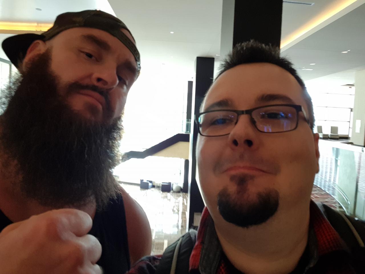 [16/04/2018] Braun Strowman war unter Zeitdruck und konnte nicht anhalten, also fuhren wir für dieses Bild mit ihm eine Etage nach oben