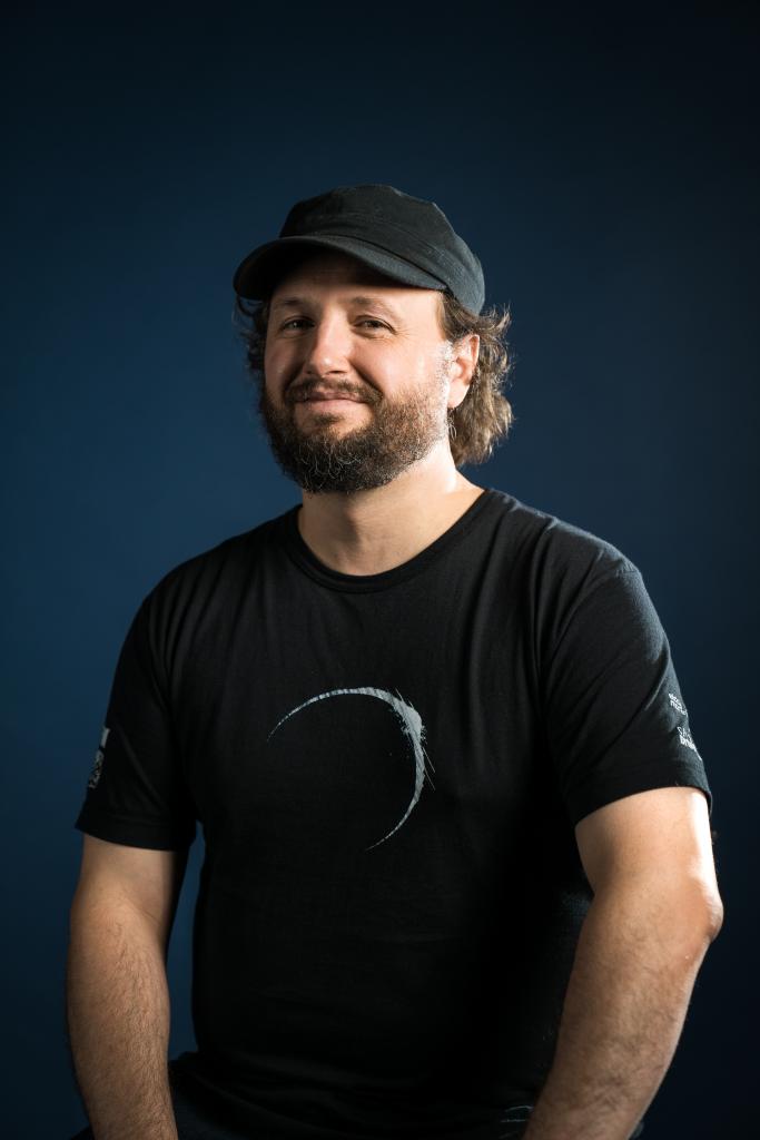 [03/05/2018] Daniel Bisson, Game Director.Daniel arbeitete bereits bei Ubisoft Montreal am ersten Assassin's Creed mit. 2013 wechselte er zu Eidos Montreal, um schließlich zu Crystal Dynamics zu wechseln und Game Director von Tomb Raider zu werden. Nach Rise of the Tomb Raider kehrte er nach Montreal zurück, um erneut als Game Director für Shadow of the Tomb Raider tätig zu sein.