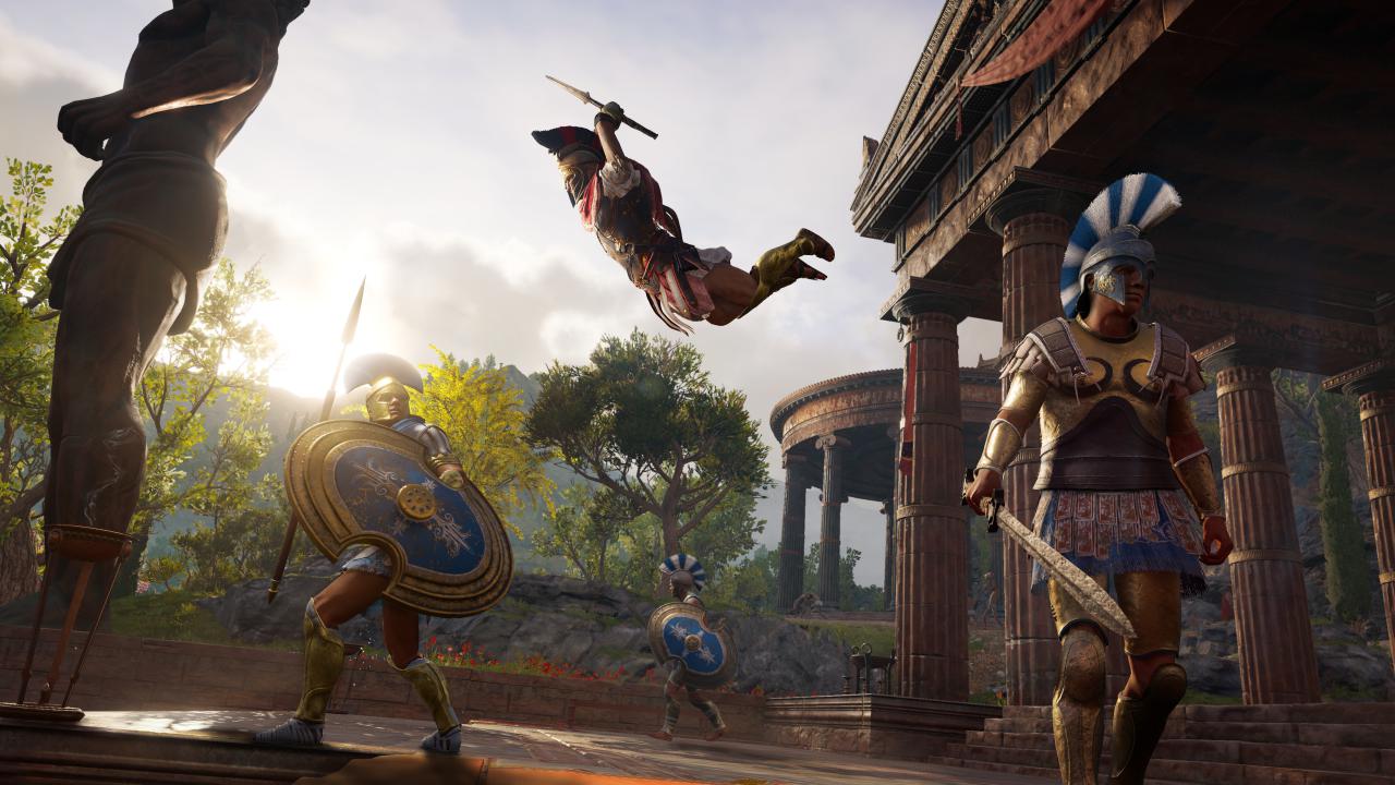Artwork aus Assassin's Creed Odyssey zeigt einen Sprungangriff des Helden auf seine Gegner vor der Kulisse der griechischen Antike.