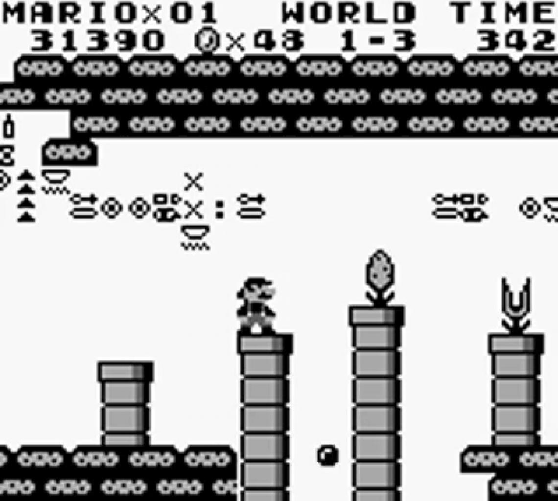 [19/07/2018] Im Inneren der Pyramide muss sich Mario nicht nur mit Pakkun-Blumen, sondern auch mit Steinfallen auseinandersetzen. Zum Glück kann er Superbälle schmeißen.