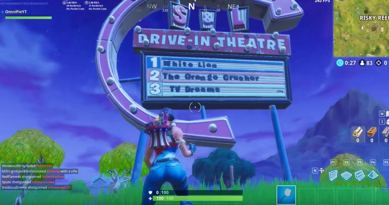 Werbeschild des Autokinos bei Risky Reels in Fortnite.