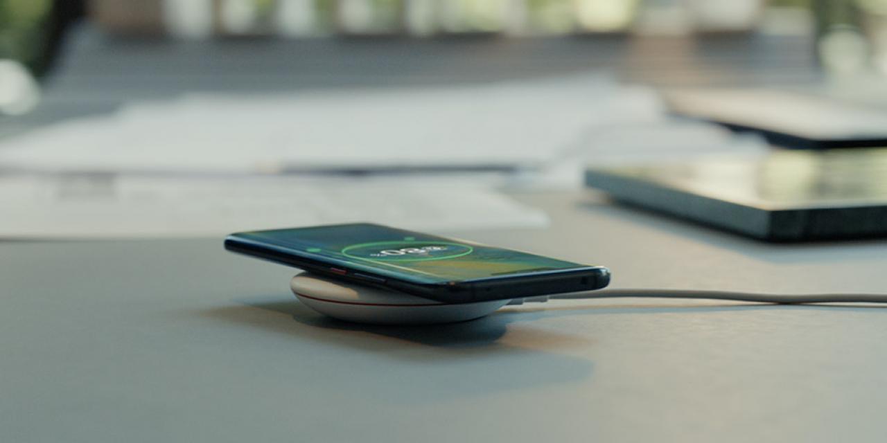 [30/11/2018] Auch das neue Mate 20 Pro lässt sich drahtlos aufladen.