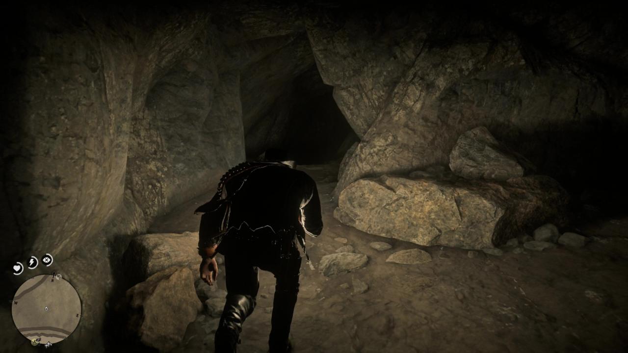 Arthur nimmt den linken Weg in der Höhle in Red Dead Redemption 2. 
