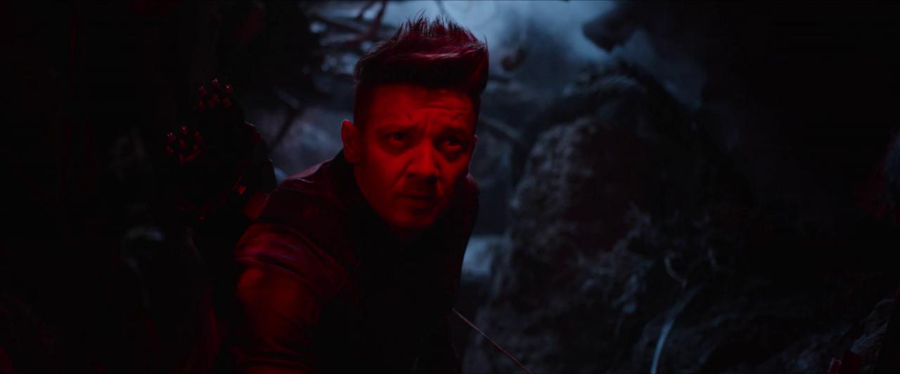 [05/02/2019] Hawkeye bzw. Ronin zeigt sich im Trailer wieder mit Bogen und Köcher.
