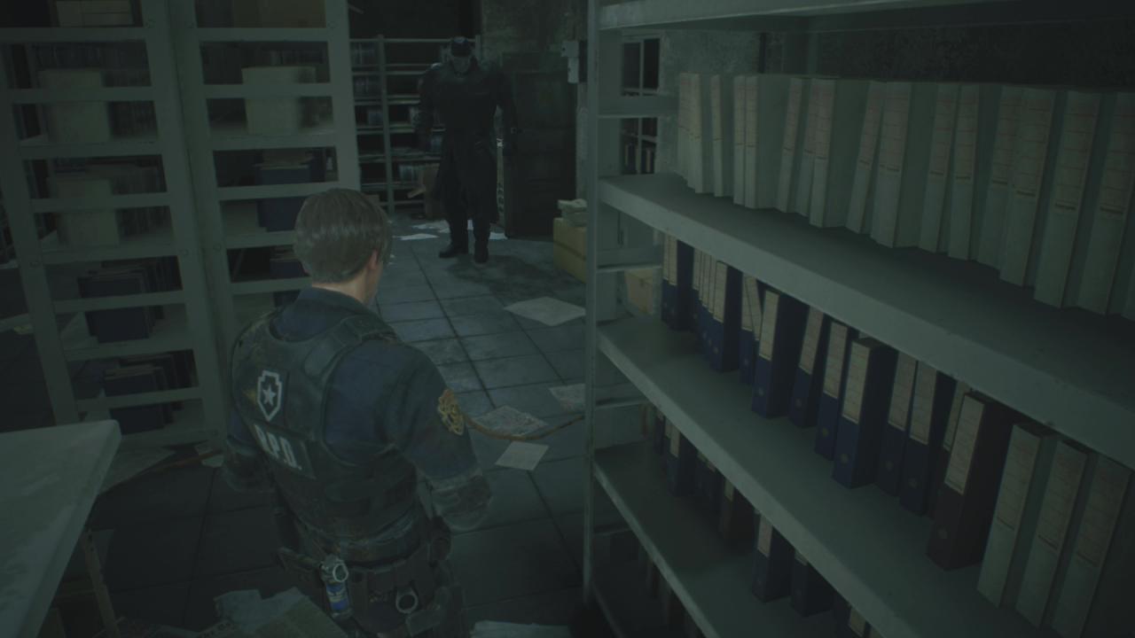 [04/02/2019] Im Aktenraum lockt Leon Mr. X um die Regale herum.