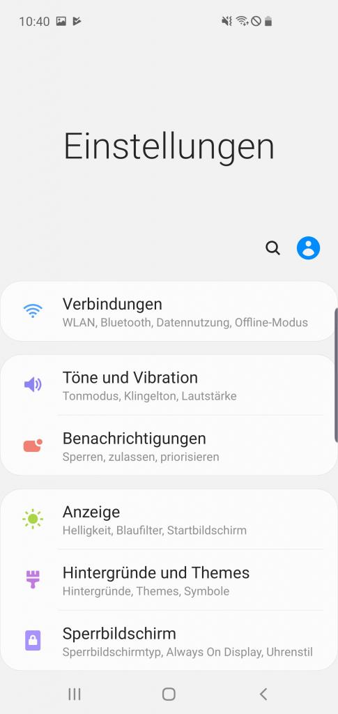 [20/03/2019] Das neue Einstellungen-Menü ist ein tolles Beispiel für die neue Raumaufteilung der One UI. Alle klickbaren Menüpunkte sind in den unteren beiden Dritteln platziert und lassen sich bequem mit dem Daumen erreichen.