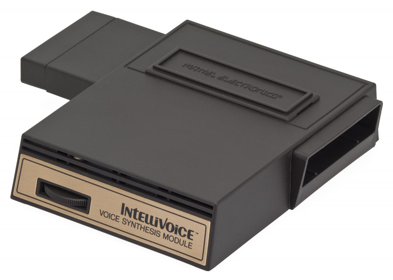 [19/03/2019] Das Intellivoice-Erweiterungsmodul erschien 1982 und wandelte Programmcode mit einem Synthesizer in Sprachausgabe um. Allerdings wurde es lediglich von fünf Spielen unterstützt.