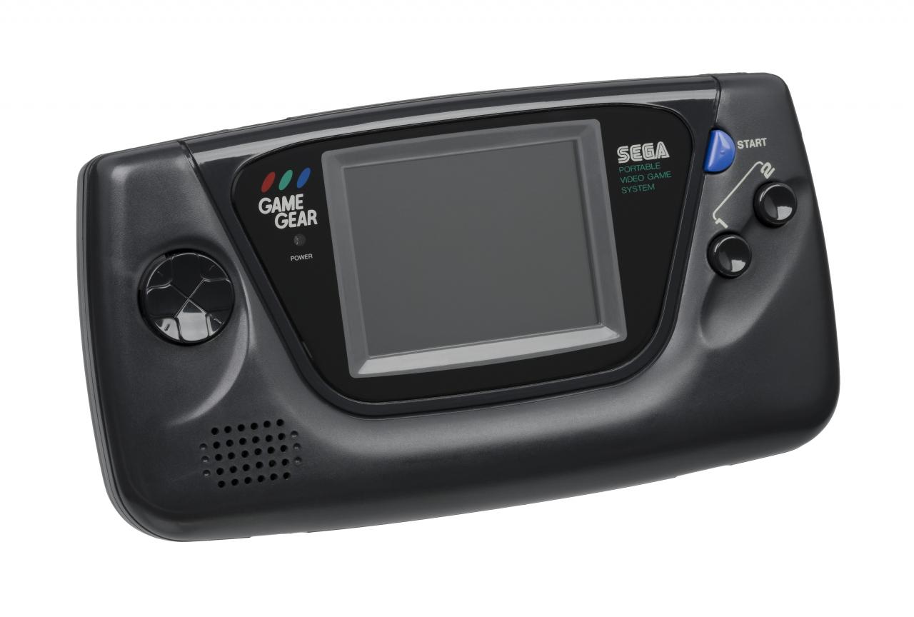 [25/04/2019] Die Hardware des am 6. Oktober 1990 erschienenen Game-Boy-Konkurrenten Game Gear ist eng an die des Master Systems angelehnt. Mit dem sogenannten Master System Converter kann das Handheld auch Master-System-Module abspielen