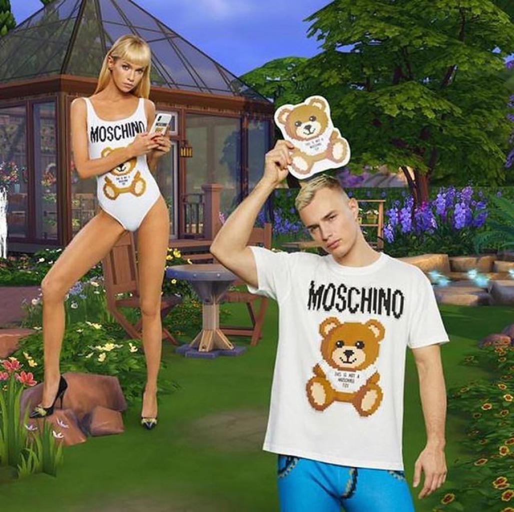 Models im Moschino-Bärchenbikini und -Shirt