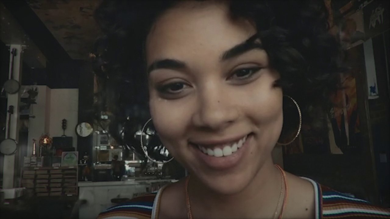 [28/08/2019] Brillant: Alexandra Shipp spielte bereits in den letzten beiden X-Men-Filmen mit. In Telling Lies läuft sie zu Hochform auf.