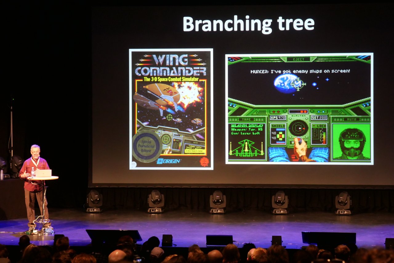 [19/09/2019] Warren Spector gibt sein Wissen gerne auf Entwicklermessen weiter. In diesem Jahr unter anderem auf der Nordic Games Conference 2019 im schwedischen Malmö. Thema der Keynote: „Narrative Fettnäpfchen und wie man ihnen ausweichen kann“. 